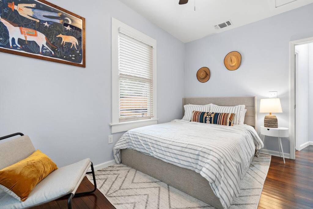 Casa Cowboy Near Downtown, Gourmet Kitchen, Private Yard Holiday home San Antonio